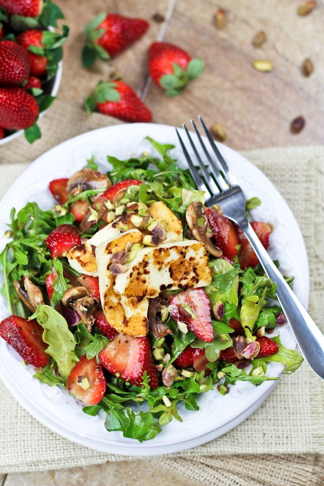 Strawberry-Arugula-and-Grilled-Halloumi-Salad-4