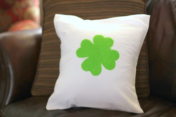 St. Patrick's Day Throw Pillow.by PinkWhen