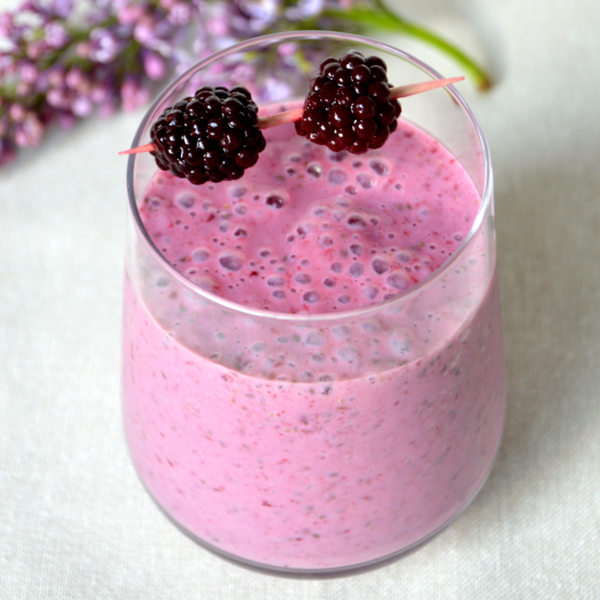 Blackberry Chia Seed Smoothie by Del’s Cooking Twist