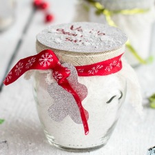 Homemade-Holiday-Gifts-Vanilla-Bean-Salt-+-Vanilla-Bean-Sugar
