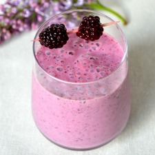 Blackberry-smoothie-with-chia-seeds