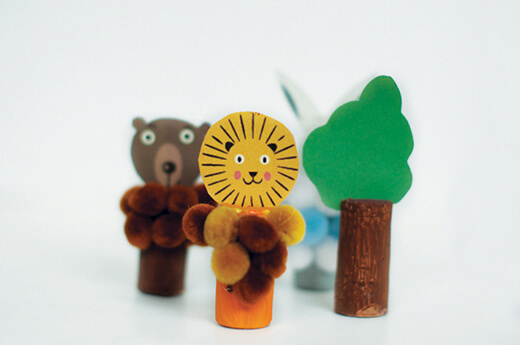 Need something to do with all of those spare wine corks, these wine cork critters are ideal to make with the kids and they can be used as characters or see how easy they become puppets
